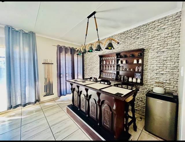 3 BEDROOM HOUSE FOR SALE IN VANDERBIJLPARK SE 2